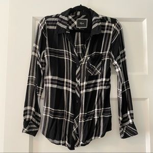 Rails soft black and white button down